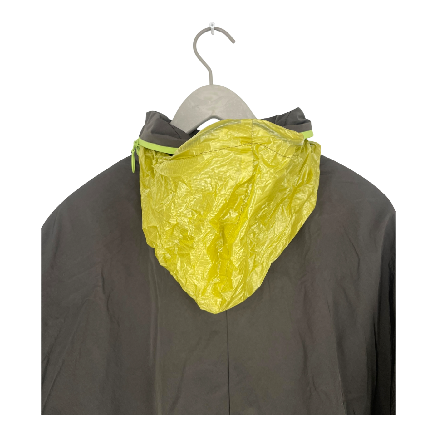 Embassy of Bricks and Logs dhola rain jacket, olive/green | unisex L