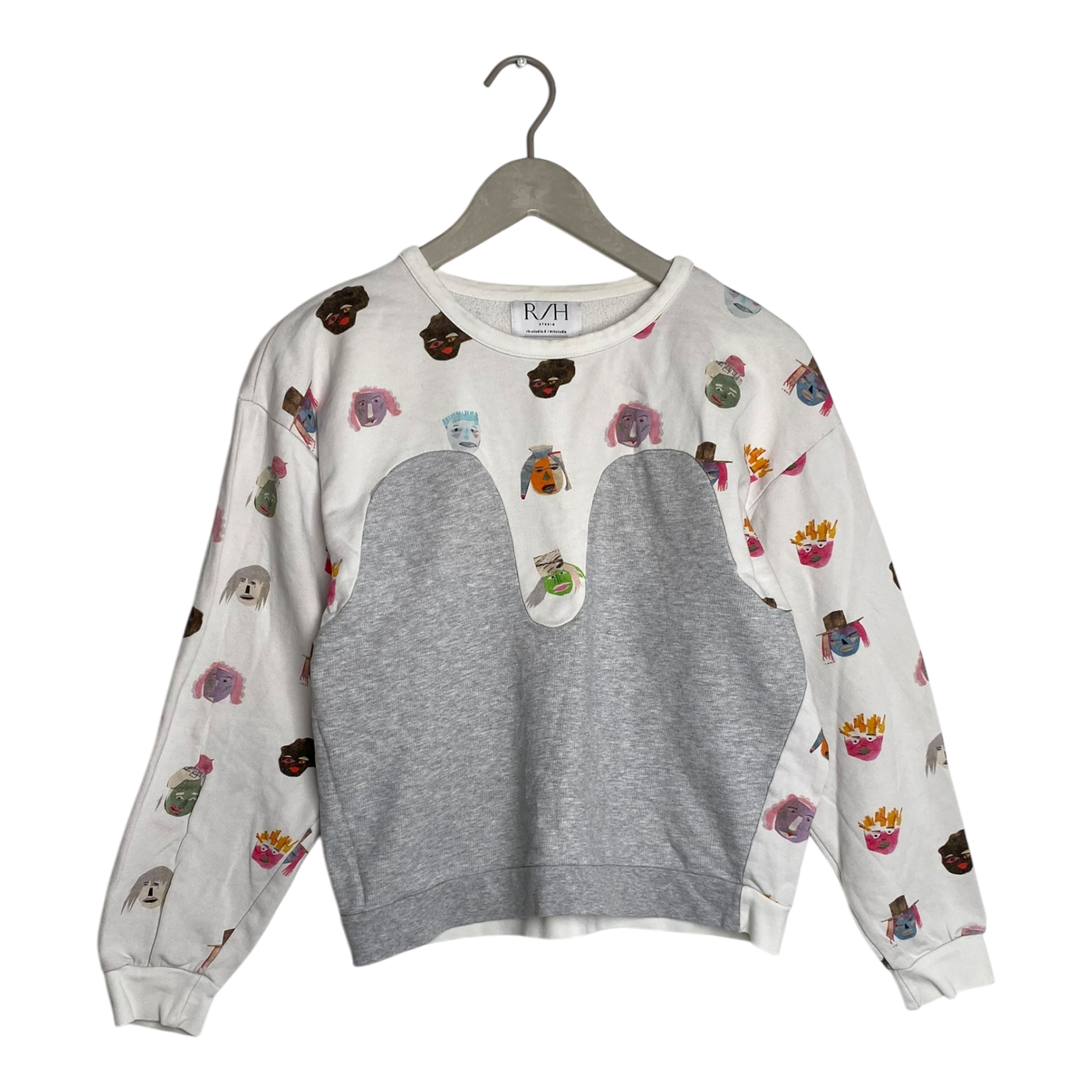 R/H mickey sweatshirt, figures | woman L