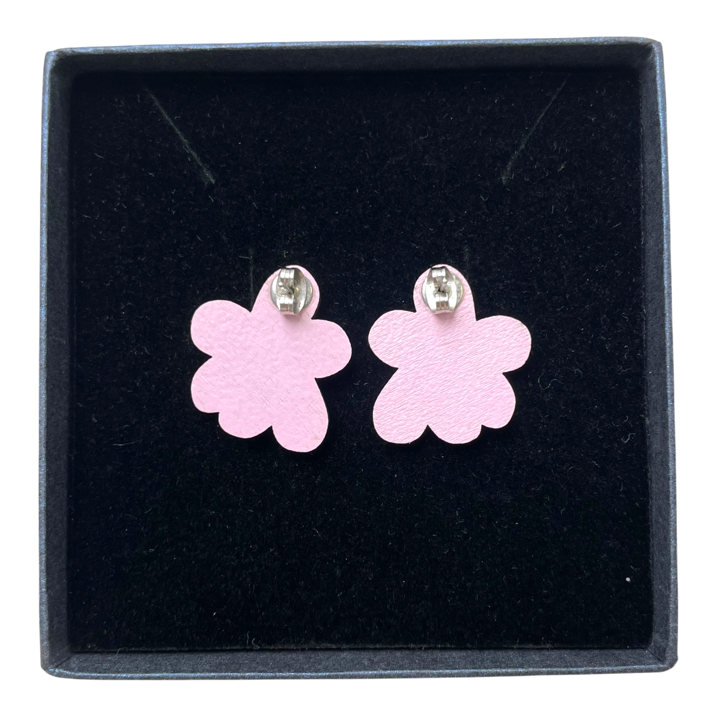 Maanantaimalli stud earrings, hearts | onesize