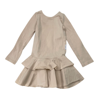 Gugguu frilla dress, wheat | 110cm