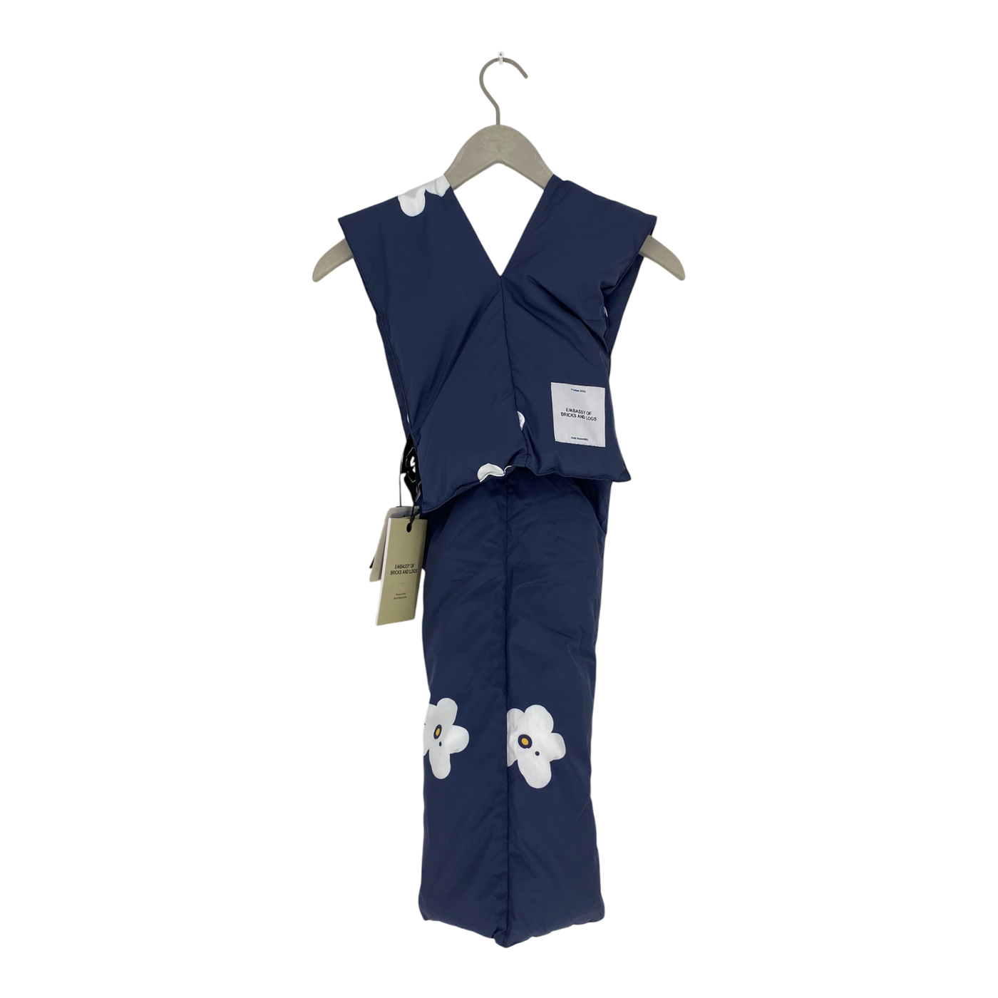 Embassy of Bricks and Logs hervey puffer scarf, flower | onesize